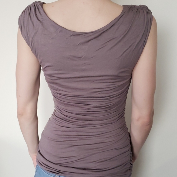 H&M ruffled sleeveless shirt - Picture 2 of 8